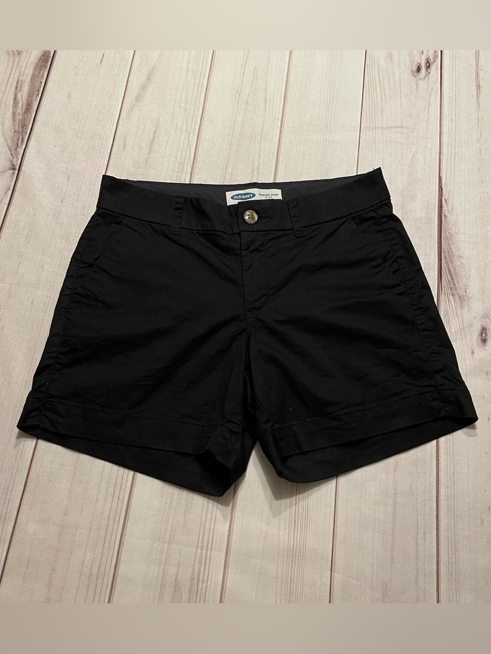 Old Navy Mid Rise Everyday Shorts Women’s 2 Black 5” Inseam Chino Comfort Casual